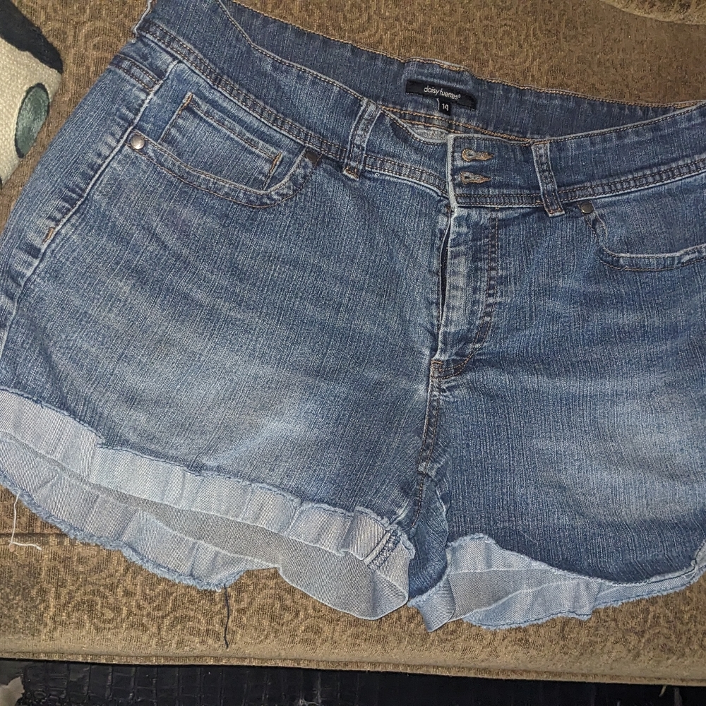 Daisy Fuentes jean shorts 🩳